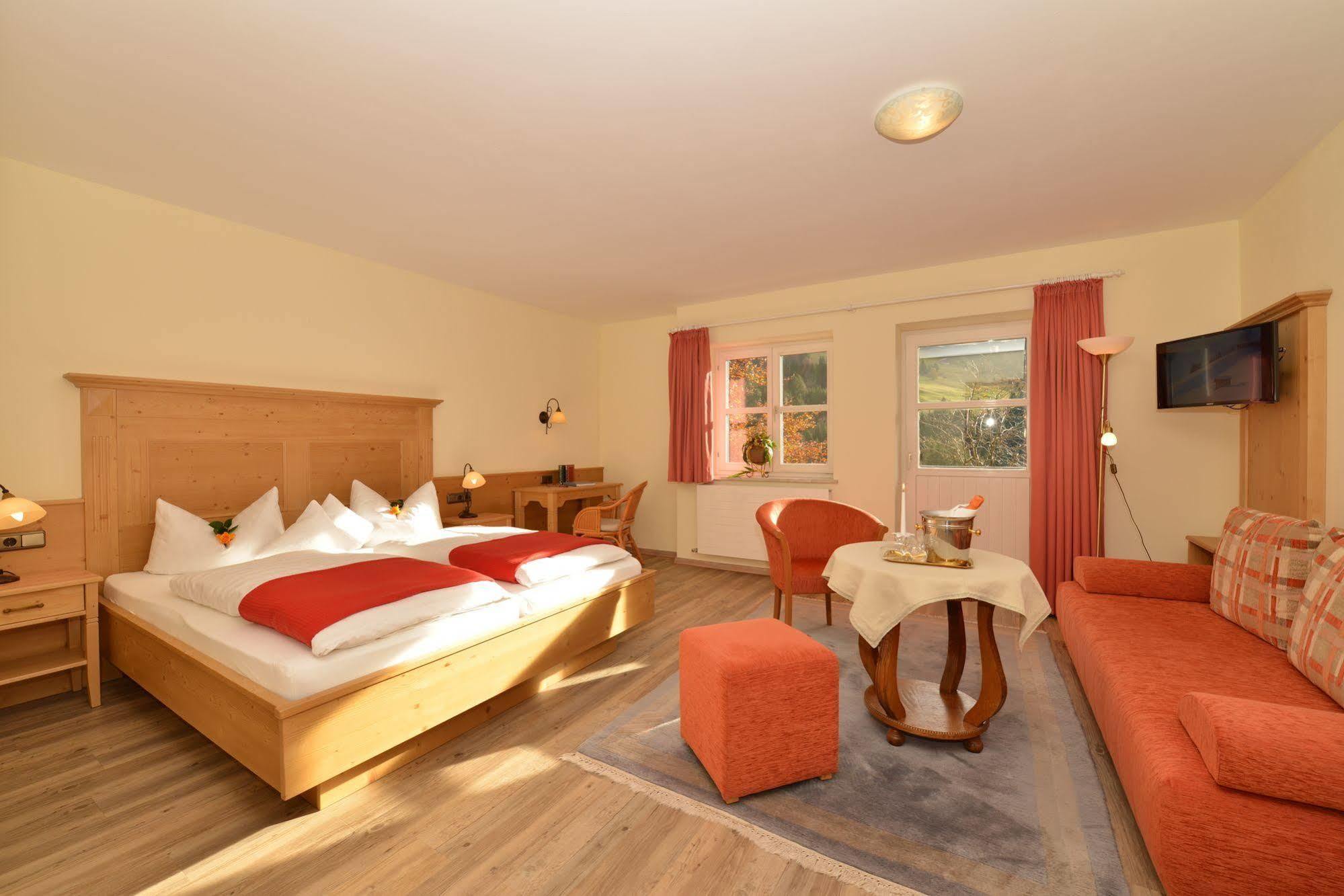Hotel Adler Garni Hirschegg  Exteriér fotografie
